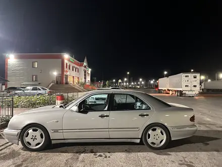 Mercedes-Benz E 320 1998 года за 3 300 000 тг. в Кызылорда – фото 25