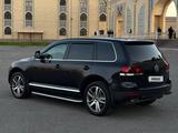 Volkswagen Touareg 2007 года за 5 400 000 тг. в Тараз – фото 2