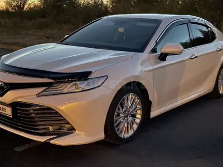 Toyota Camry 2020 года за 16 500 000 тг. в Павлодар – фото 2