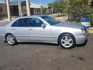 Mercedes-Benz E 320