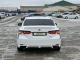 Toyota Camry 2022 года за 13 000 000 тг. в Атырау – фото 5