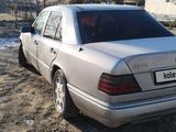 Mercedes-Benz E 220 1993 годаfor2 100 000 тг. в Актобе – фото 2