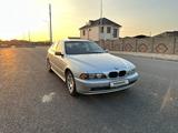 BMW 520 2001 года за 3 200 000 тг. в Шымкент – фото 2