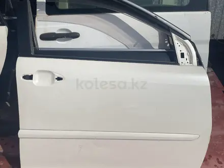 Передняя правая дверь Lexus RX330 за 55 000 тг. в Алматы