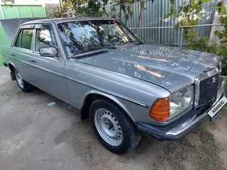 Mercedes-Benz E 230