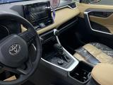 Toyota RAV4 2022 года за 20 800 000 тг. в Астана – фото 5