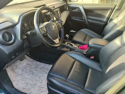 Toyota RAV4 2018 года за 9 750 000 тг. в Актобе – фото 2