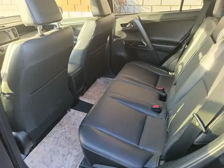 Toyota RAV4 2018 года за 9 750 000 тг. в Актобе – фото 3