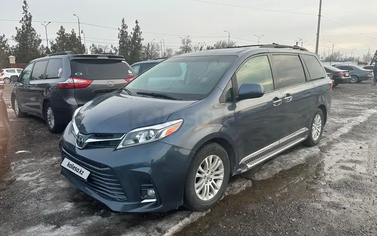 Toyota Sienna 2016 года за 15 000 000 тг. в Астана