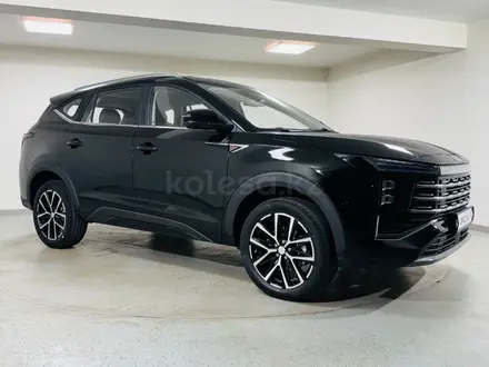 JAC JS8 Luxury 2025 года за 9 990 000 тг. в Костанай – фото 2
