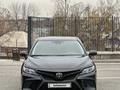 Toyota Camry 2020 года за 13 100 000 тг. в Шымкент – фото 3