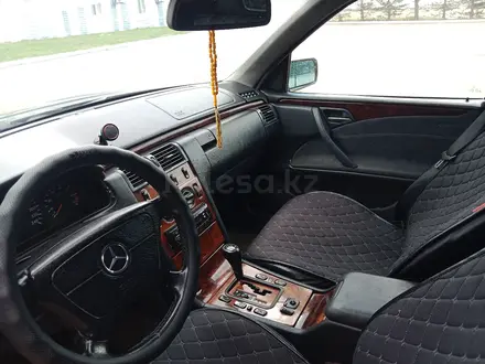 Mercedes-Benz E 240 1999 года за 3 350 000 тг. в Кокшетау – фото 3