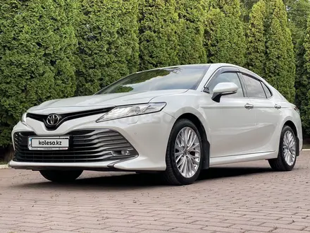 Toyota Camry 2019 года за 14 600 000 тг. в Алматы – фото 6