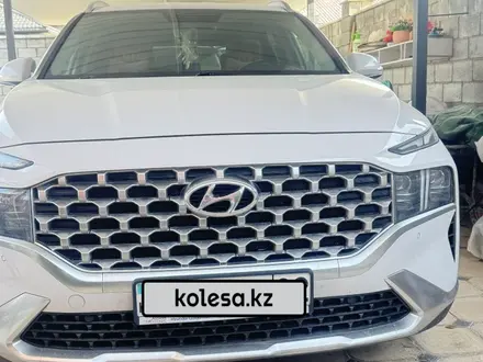 Hyundai Santa Fe 2021 года за 18 000 000 тг. в Алматы