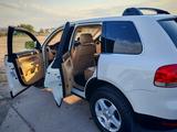 Volkswagen Touareg 2005 года за 5 500 000 тг. в Тараз – фото 5