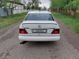 Mercedes-Benz E 280 1993 года за 2 155 555 тг. в Тараз – фото 4