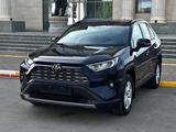 Toyota RAV4 2021 года за 14 500 000 тг. в Петропавловск