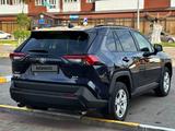 Toyota RAV4 2021 года за 14 500 000 тг. в Петропавловск – фото 3