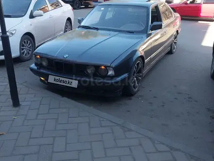 BMW 525 1988 года за 1 800 000 тг. в Семей – фото 2