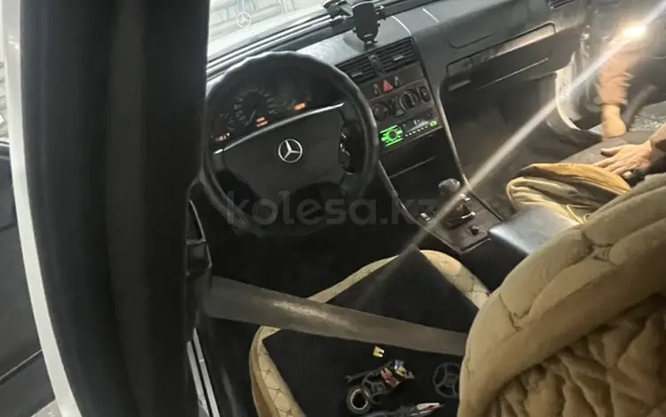 Mercedes-Benz C 220 1995 года за 1 620 000 тг. в Караганда