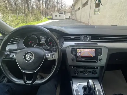 Volkswagen Passat 2016 года за 7 650 000 тг. в Алматы – фото 8