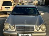 Mercedes-Benz E 320 1997 года за 2 200 000 тг. в Шымкент – фото 2