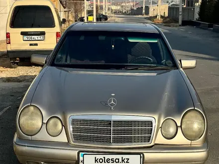 Mercedes-Benz E 320 1997 года за 2 200 000 тг. в Шымкент – фото 2
