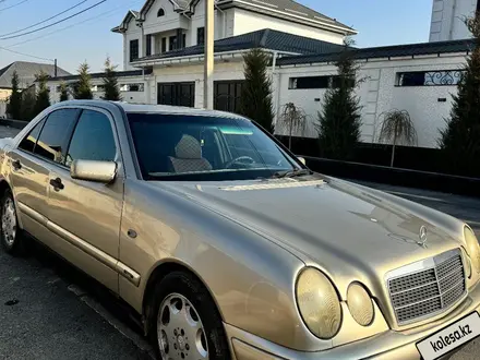 Mercedes-Benz E 320 1997 года за 2 200 000 тг. в Шымкент