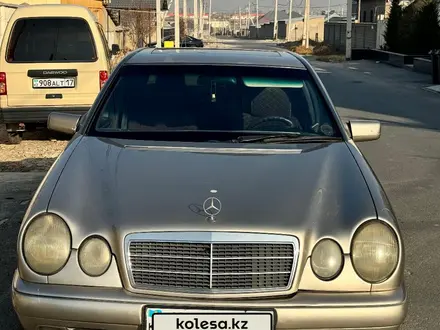 Mercedes-Benz E 320 1997 года за 2 200 000 тг. в Шымкент – фото 3