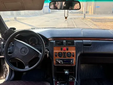 Mercedes-Benz E 320 1997 года за 2 200 000 тг. в Шымкент – фото 6