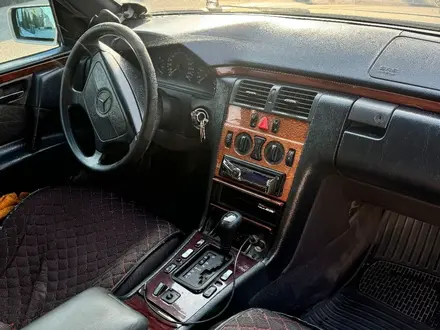 Mercedes-Benz E 320 1997 года за 2 200 000 тг. в Шымкент – фото 8