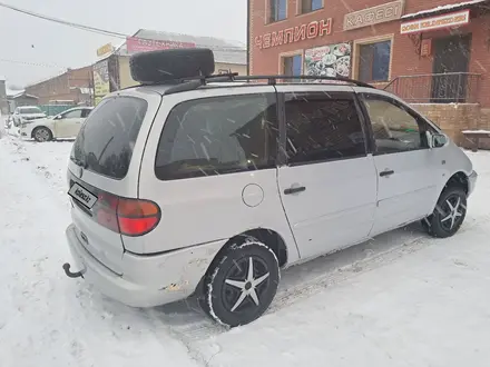 Volkswagen Sharan 1996 года за 1 600 000 тг. в Уральск – фото 3