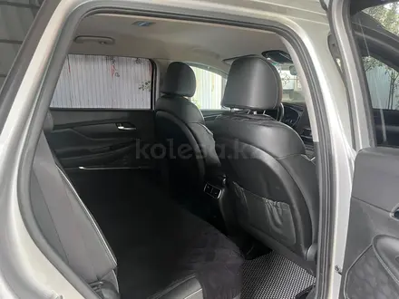 Hyundai Santa Fe 2022 года за 14 000 000 тг. в Алматы – фото 11