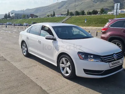 Volkswagen Passat 2013 года за 2 000 000 тг. в Актобе – фото 7