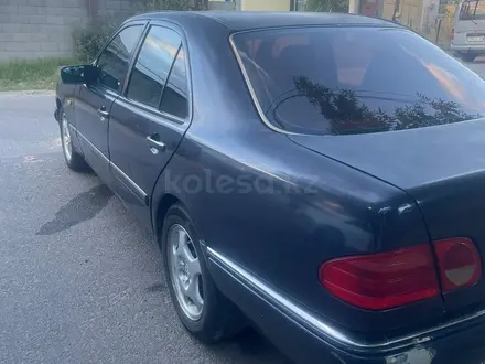 Mercedes-Benz E 280 1996 года за 2 750 000 тг. в Шымкент – фото 2