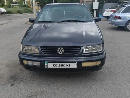 Volkswagen Passat 1993 года за 850 000 тг. в Алматы