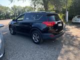 Toyota RAV4 2015 года за 6 500 000 тг. в Актобе – фото 2
