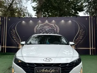 Hyundai Elantra, 2022