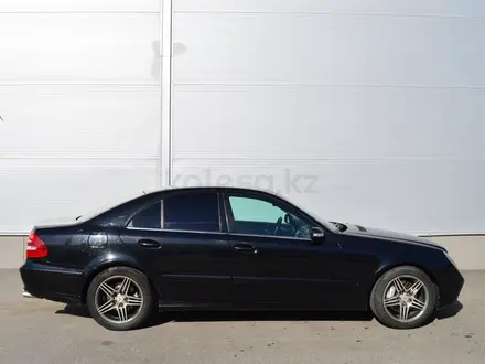 Mercedes-Benz E 320 2003 года за 7 500 000 тг. в Новомарковка – фото 3