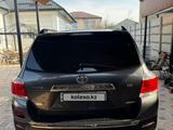 Toyota Highlander 2012 года за 12 500 000 тг. в Тараз – фото 2