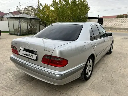 Mercedes-Benz E 320 2000 года за 7 000 000 тг. в Жанаозен – фото 7