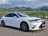 Lexus ES 250 2019 года за 24 300 000 тг. в Алматы – фото 2