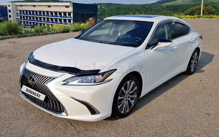 Lexus ES 250 2019 года за 24 300 000 тг. в Алматы