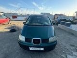 Volkswagen Sharan 2000 года за 2 700 000 тг. в Атырау – фото 2