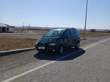 Volkswagen Sharan 2000 года за 2 700 000 тг. в Атырау – фото 4