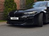 BMW 550 2021 года за 38 500 000 тг. в Алматы – фото 4