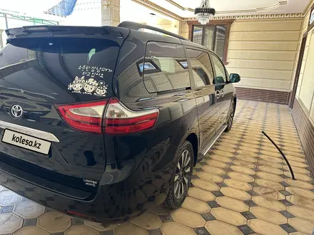 Toyota Sienna 2018 года за 19 500 000 тг. в Алматы