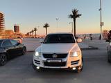 Volkswagen Touareg 2008 года за 3 000 000 тг. в Актау – фото 2