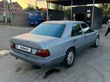 Mercedes-Benz E 220 1993 годаfor1 050 000 тг. в Шымкент – фото 4