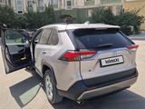 Toyota RAV4 2021 годаүшін17 900 000 тг. в Актау – фото 4